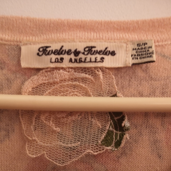 Women's twelve by twelve sweater, size small - Picture 4 of 5